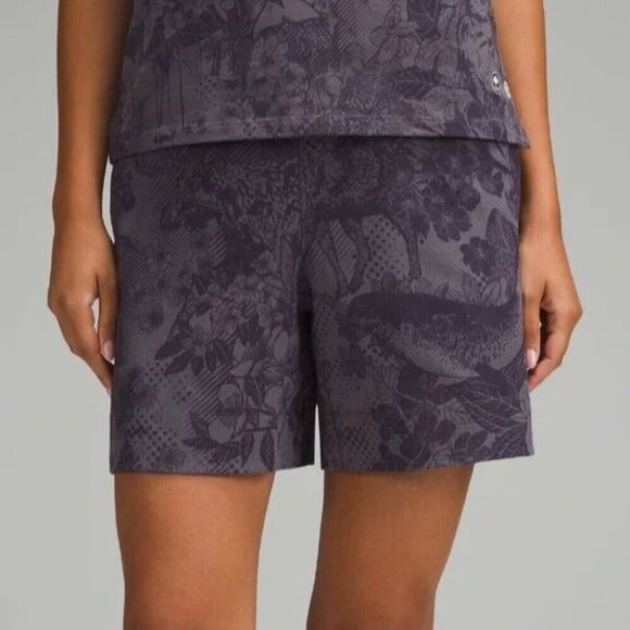 Lululemon Team Canada WovenAir High-Rise Short 6" COC Logo Size 4 - Picture 1 of 7